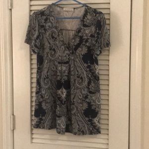 Moqivgi brand comfortable, soft tunic top.